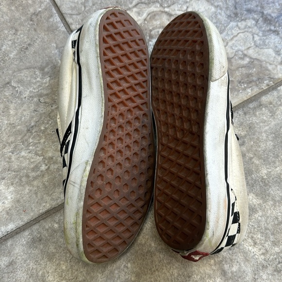 Vans - Picture 3 of 5